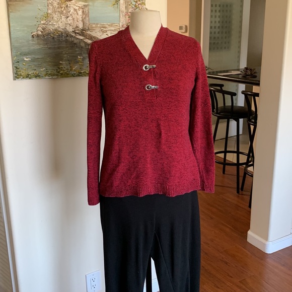 LOVELY BURGUNDY KAREN SCOTT SWEATER, WITH GOLD HARDWARE. - Picture 2 of 7